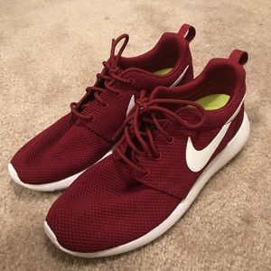 Men’s size 8 Nike Rosche